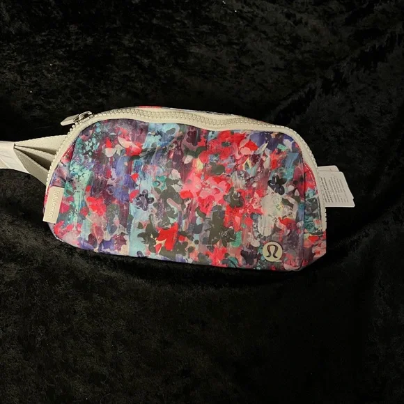 Lululemon Everywhere Belt bag - Picture 1 of 2